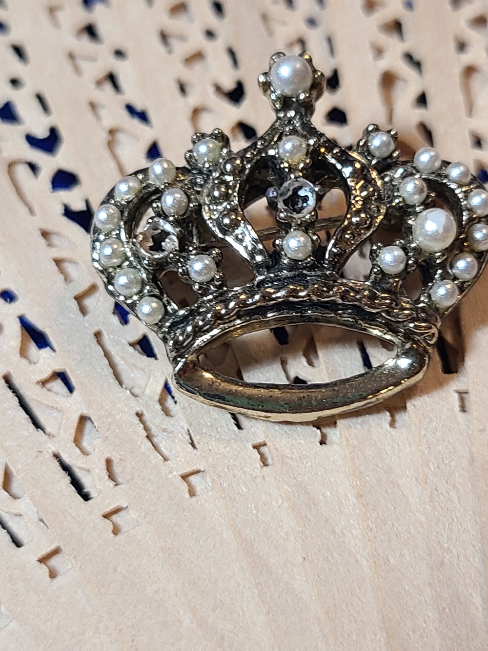 Vintage Gold-Tone Crown Brooch with White Pearls